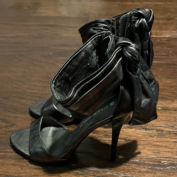 Michael Women Silver Sandals/Heels Size 6.5 - Picture 3 of 5